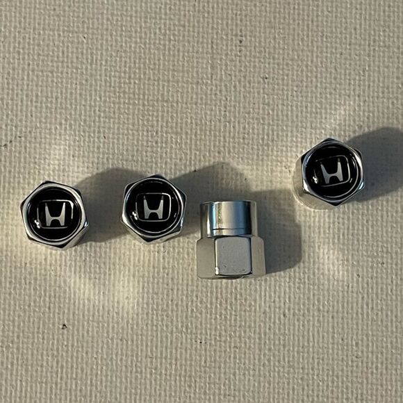 Honda Logo valve Stem caps in Silver set of 4 NWT - Picture 2 of 4